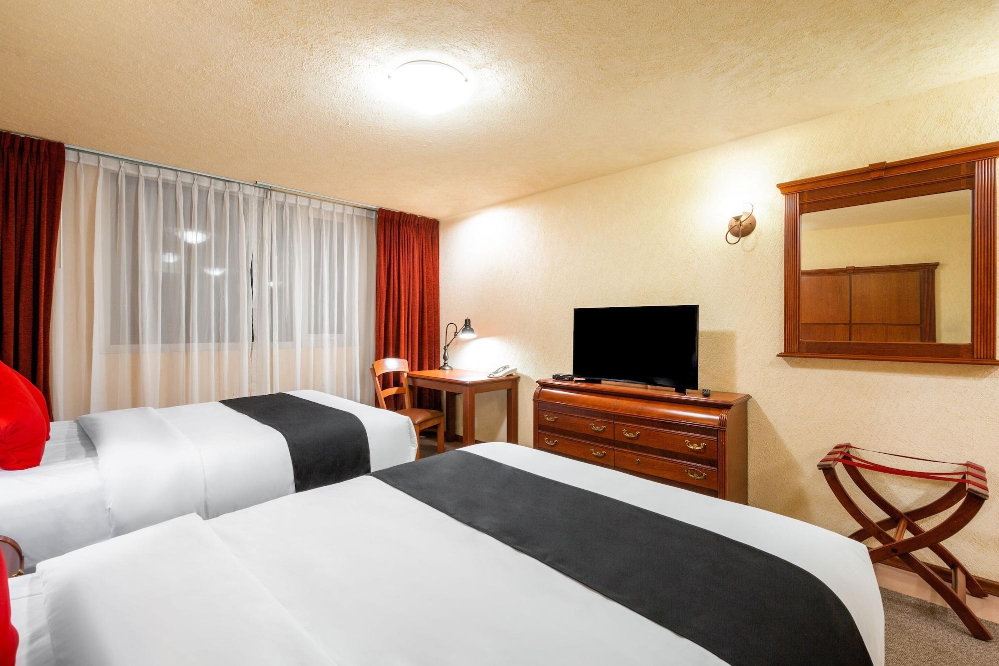 Howard Johnson By Wyndham Toluca Exteriör bild