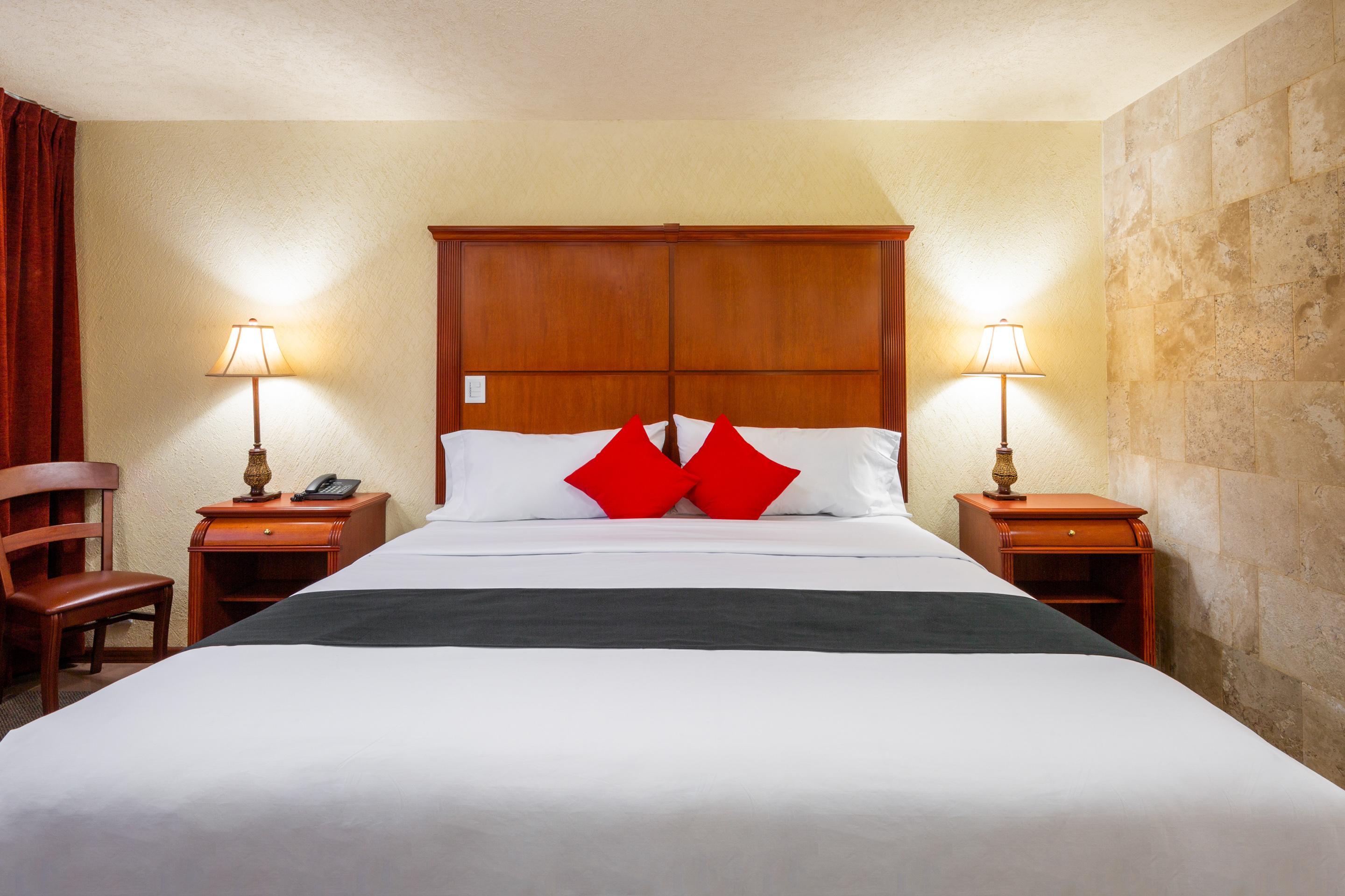Howard Johnson By Wyndham Toluca Exteriör bild