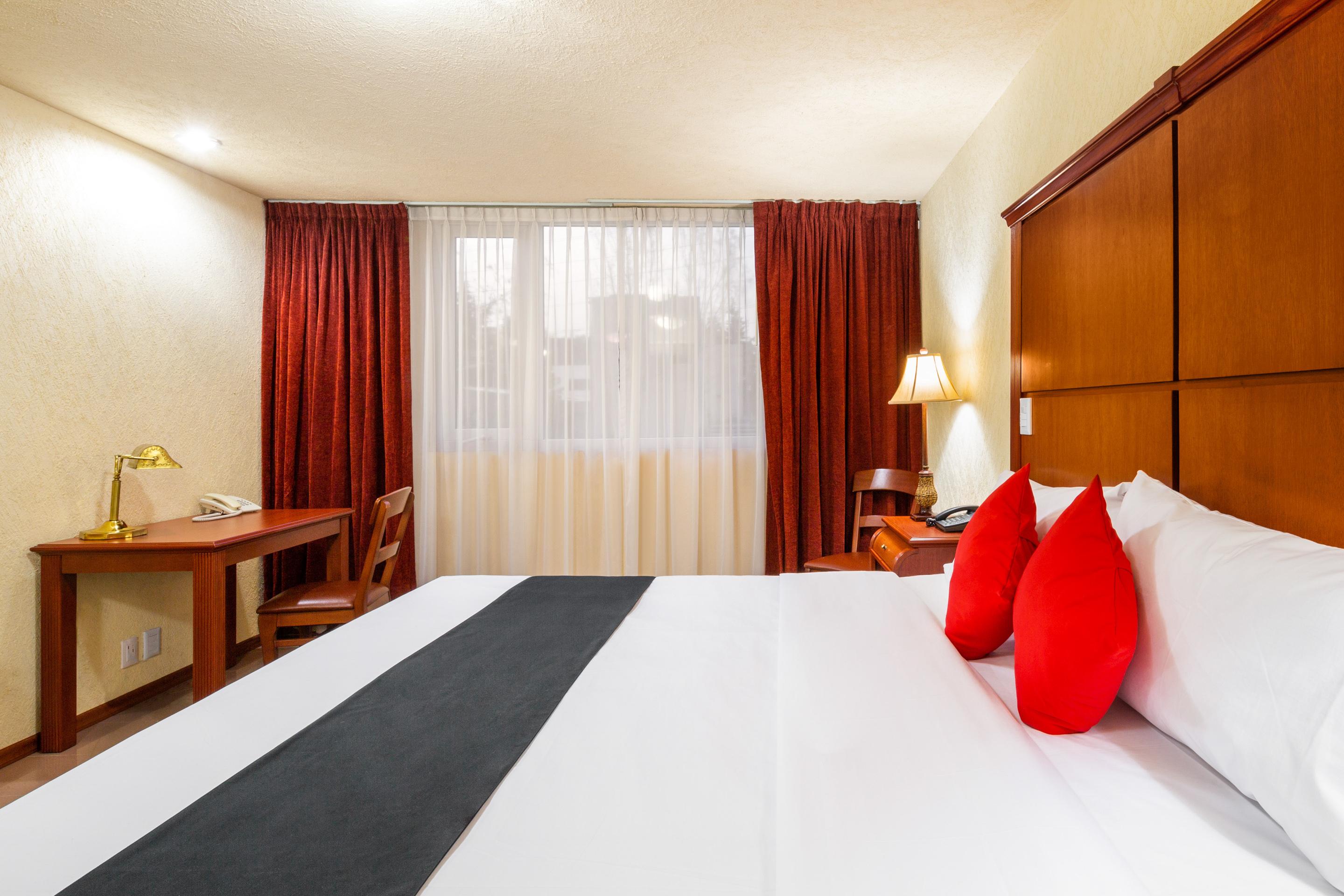 Howard Johnson By Wyndham Toluca Exteriör bild