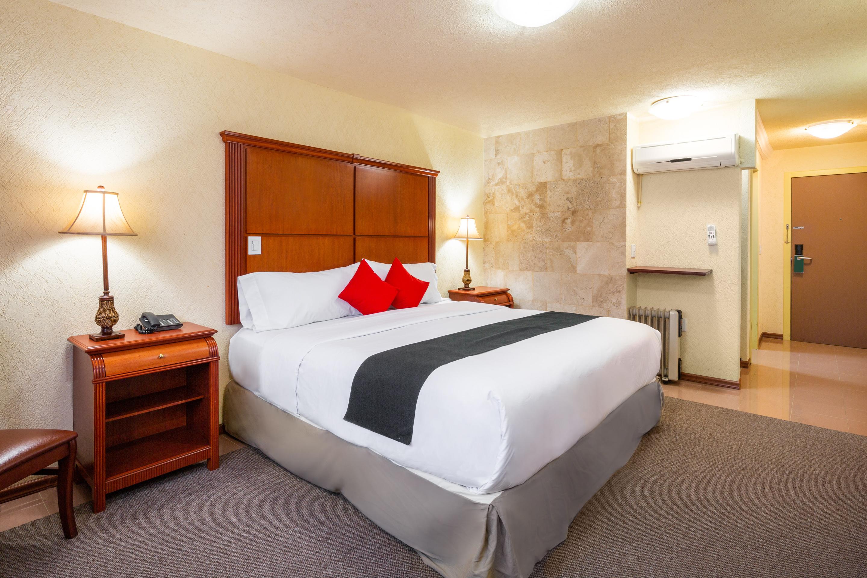 Howard Johnson By Wyndham Toluca Exteriör bild