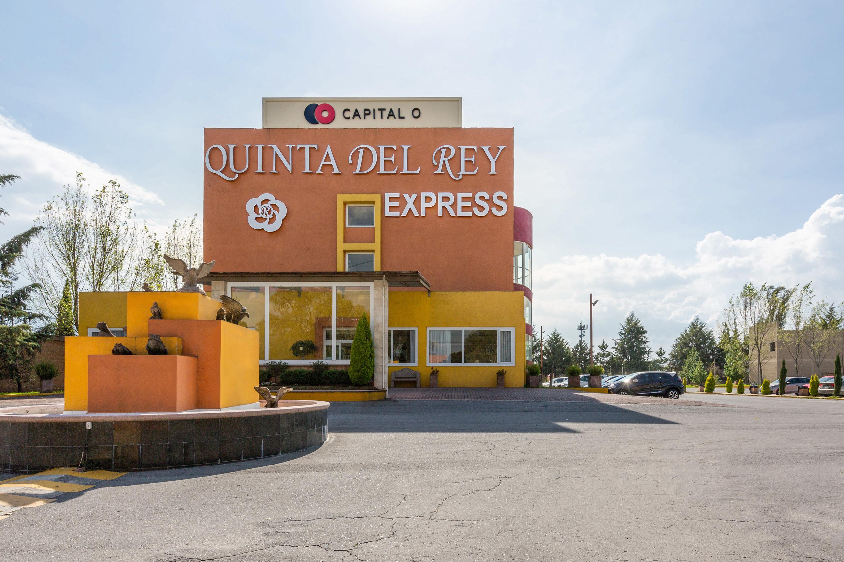 Howard Johnson By Wyndham Toluca Exteriör bild