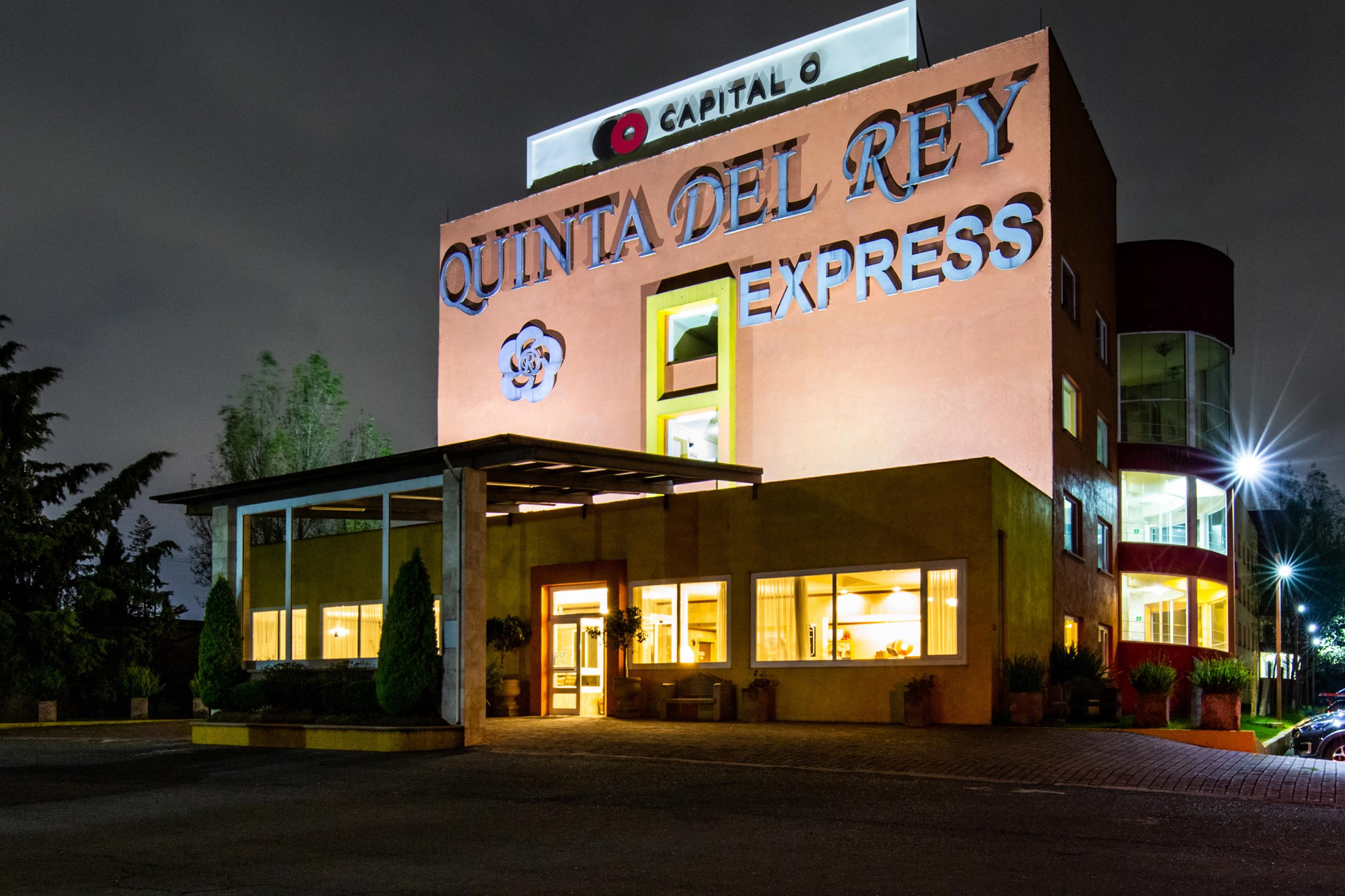 Howard Johnson By Wyndham Toluca Exteriör bild