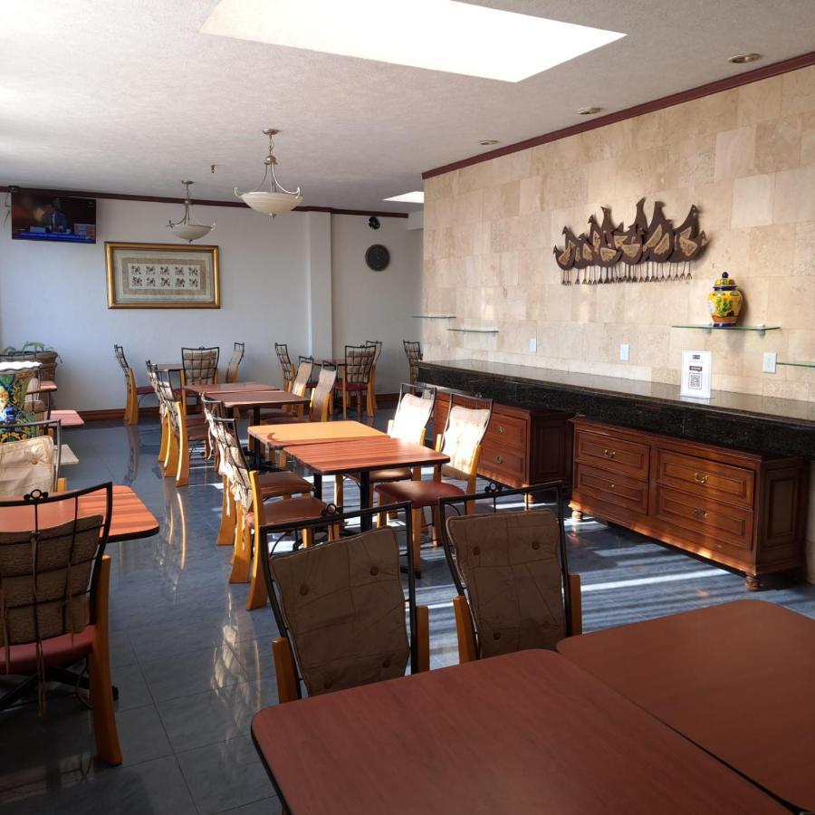 Howard Johnson By Wyndham Toluca Exteriör bild