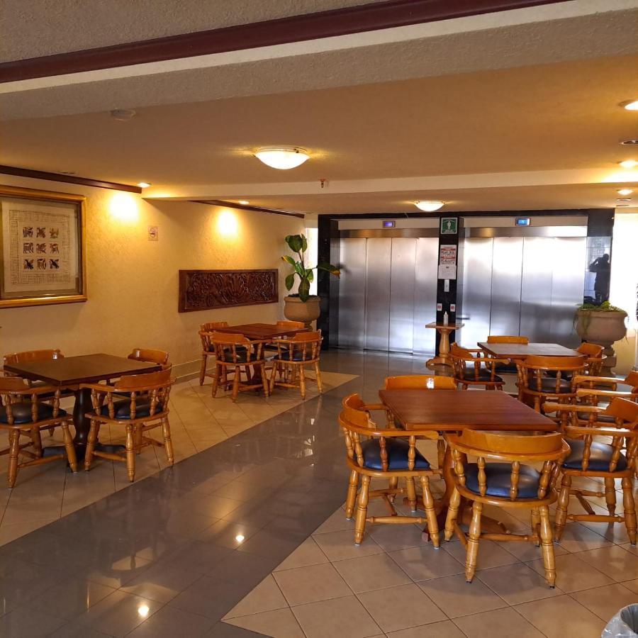 Howard Johnson By Wyndham Toluca Exteriör bild