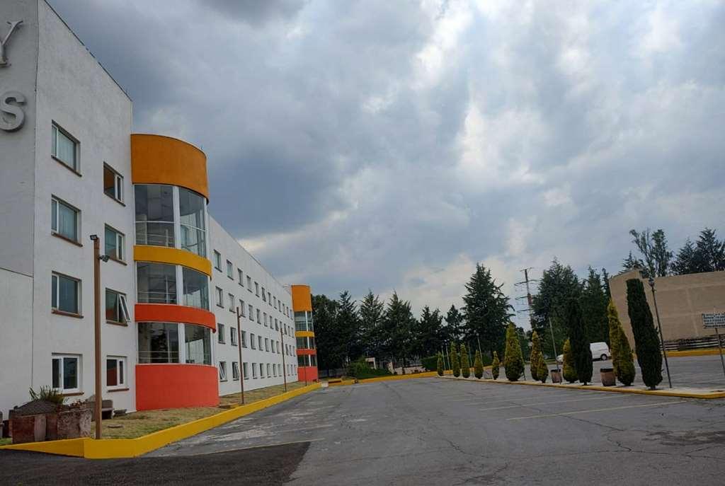 Howard Johnson By Wyndham Toluca Exteriör bild