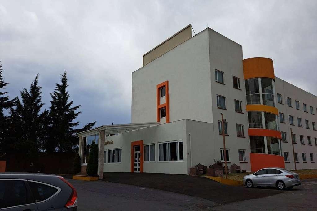 Howard Johnson By Wyndham Toluca Exteriör bild