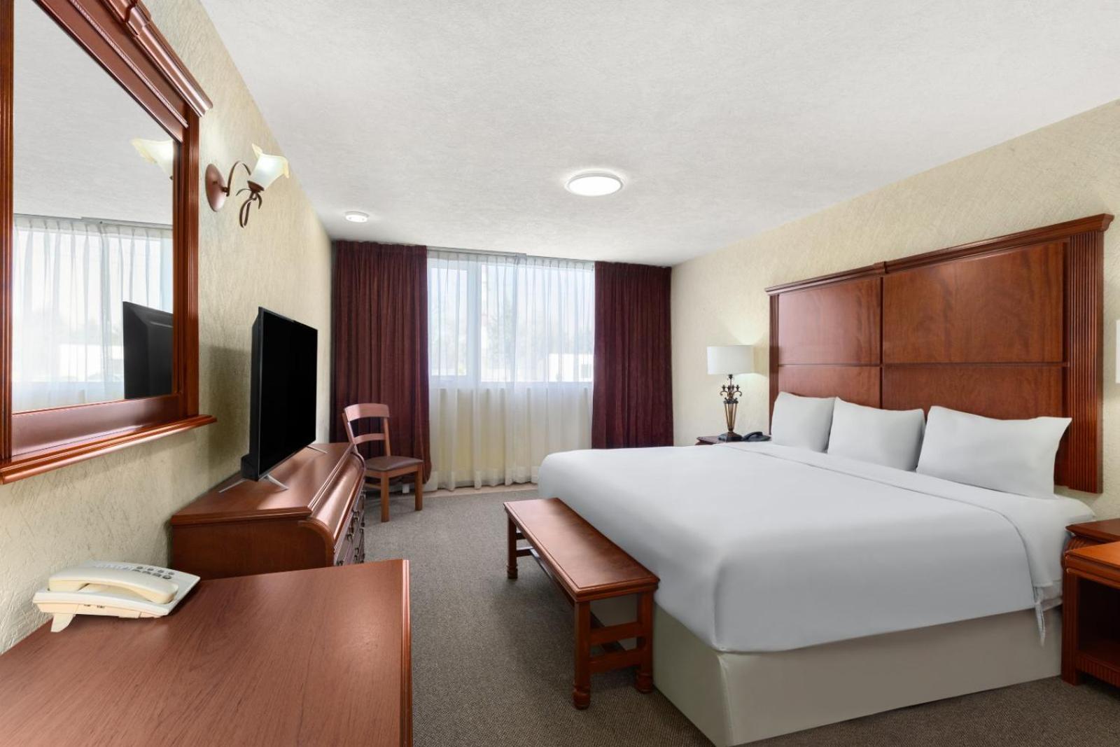 Howard Johnson By Wyndham Toluca Exteriör bild