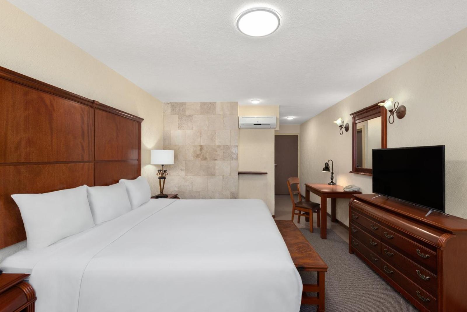 Howard Johnson By Wyndham Toluca Exteriör bild