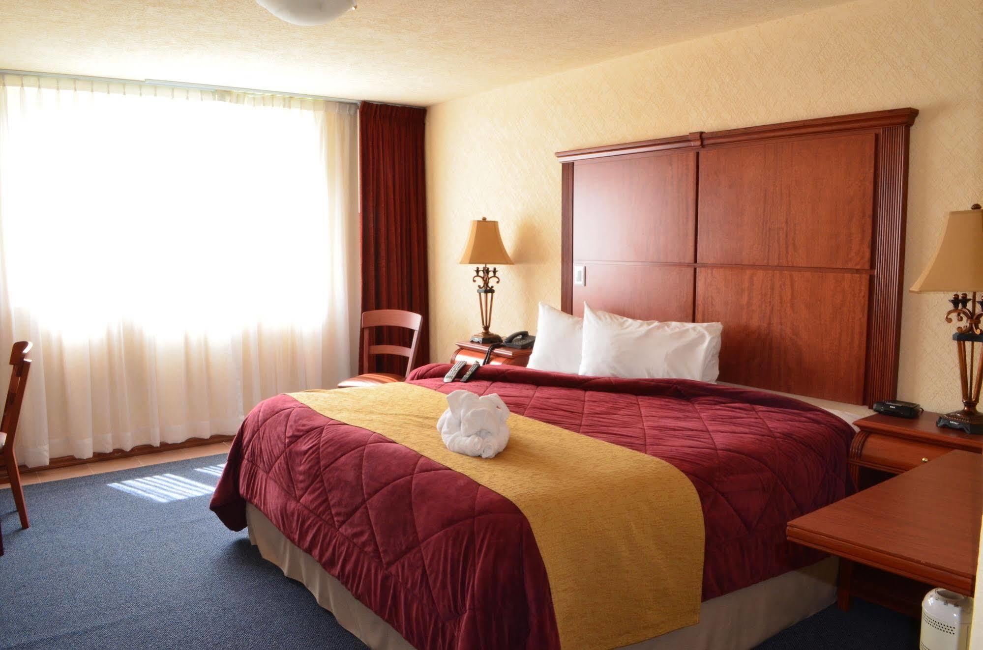 Howard Johnson By Wyndham Toluca Exteriör bild